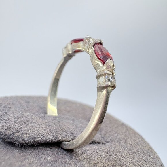 VTG Sterling Silver 925 Red & White Cubic Zirconia Statement Ring Size 6 - Picture 3 of 7